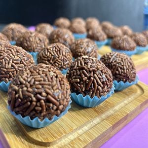 salgados_doces_brasileiros_formatos-_brigadeiro.jpg